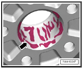 Volkswagen ID.4. Cleaning contact surfaces on rim 