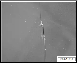 Volkswagen ID.4. Crack (scratch)